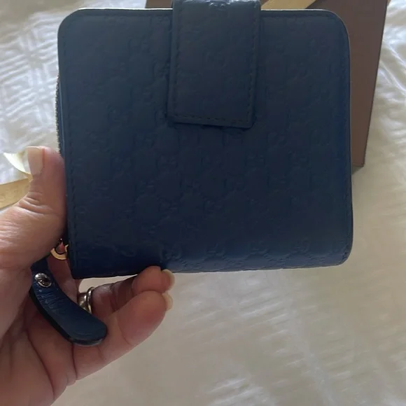 Authentic Gucci compact wallet - Picture 4 of 8